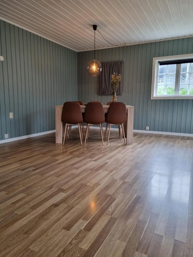 Stor Leilighet Med 4 Senger Sentralt I Forde Førde Exterior foto