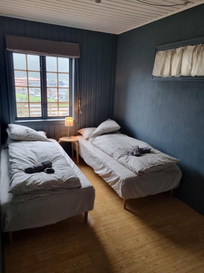 Stor Leilighet Med 4 Senger Sentralt I Forde Førde Exterior foto